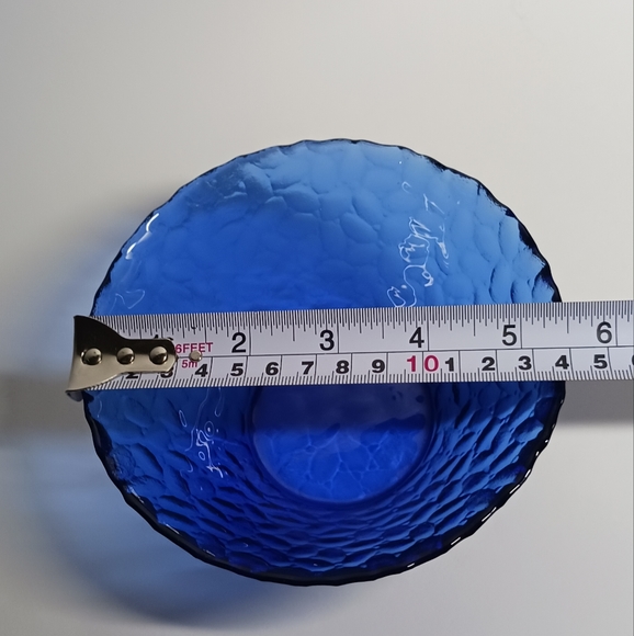 Arcoroc France Sapphire Blue Glass Bowl, Hammered Look, Arcoroc Vercors - Picture 6 of 7